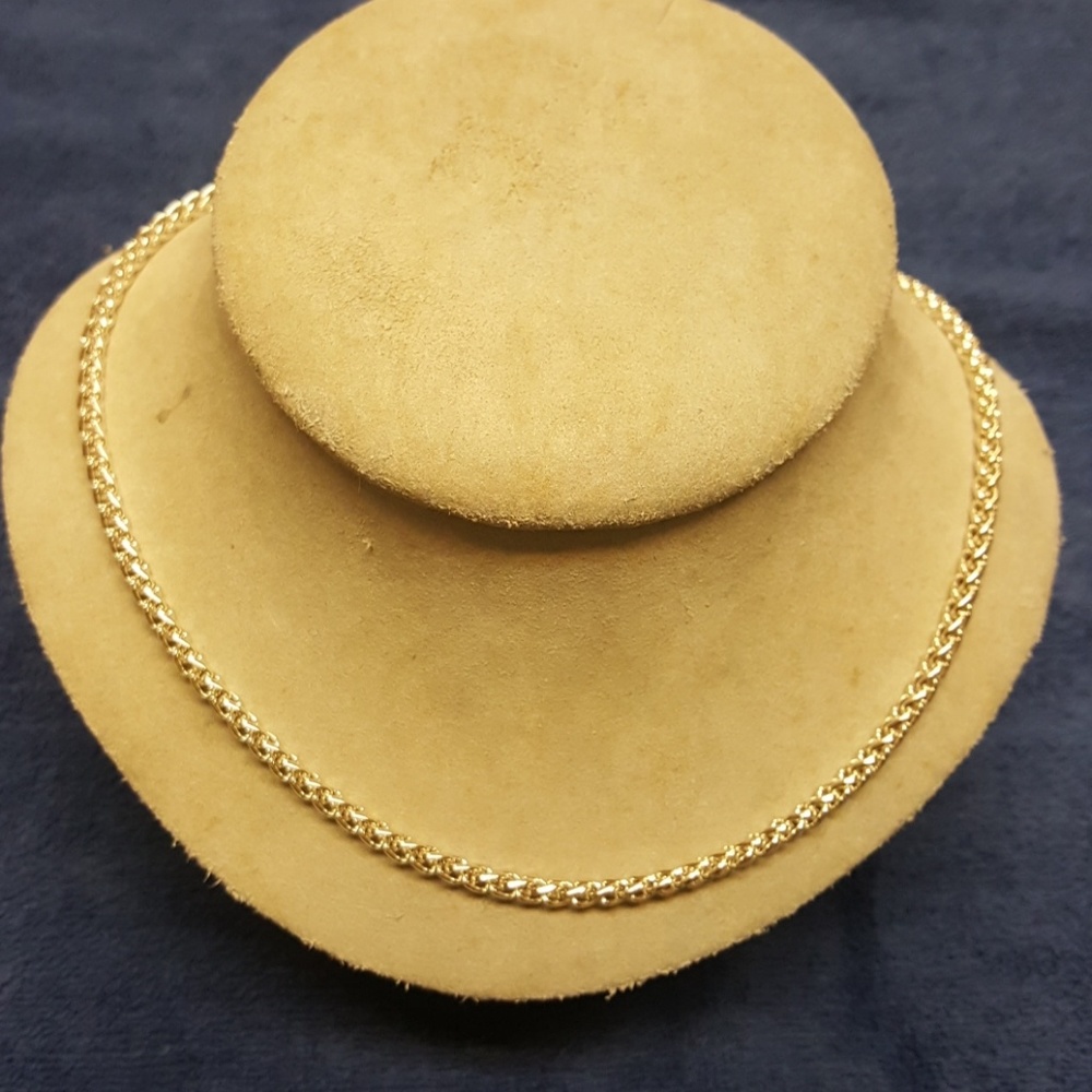 18" silver toned necklace